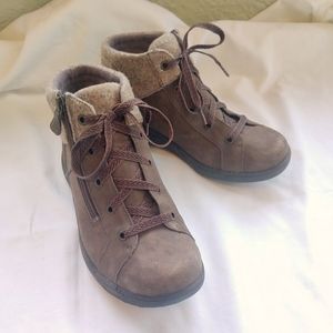 Wide width Aravon Waterproof Boot 🥾 Removable Insoles!